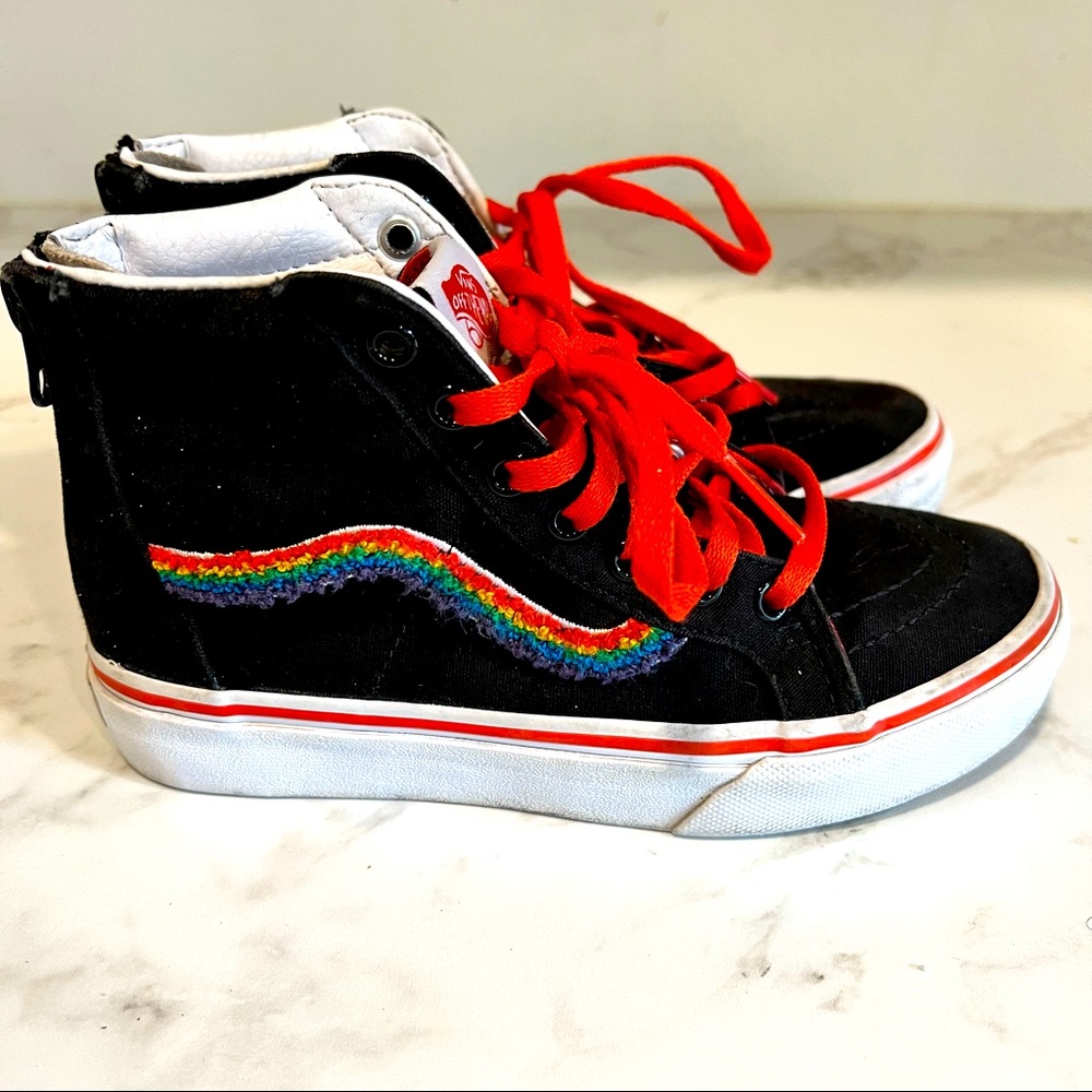 Vans High Top Shoes kids Size 2 Black w/ Rainbow Zip Up Back Good Condition.